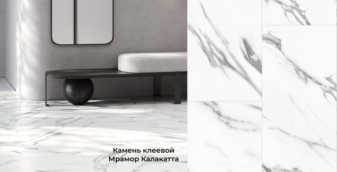 Кварц-виниловая плитка в декоре «Мрамор Калакатта» коллекции «Камень клеевой»: белый пол с серыми прожилками в прихожей и крупный план рисунка